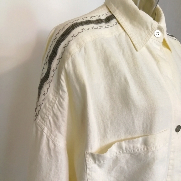 80s Vintage crisp white linen embroidered with silver yoke shirt dress - Picture 10 of 11